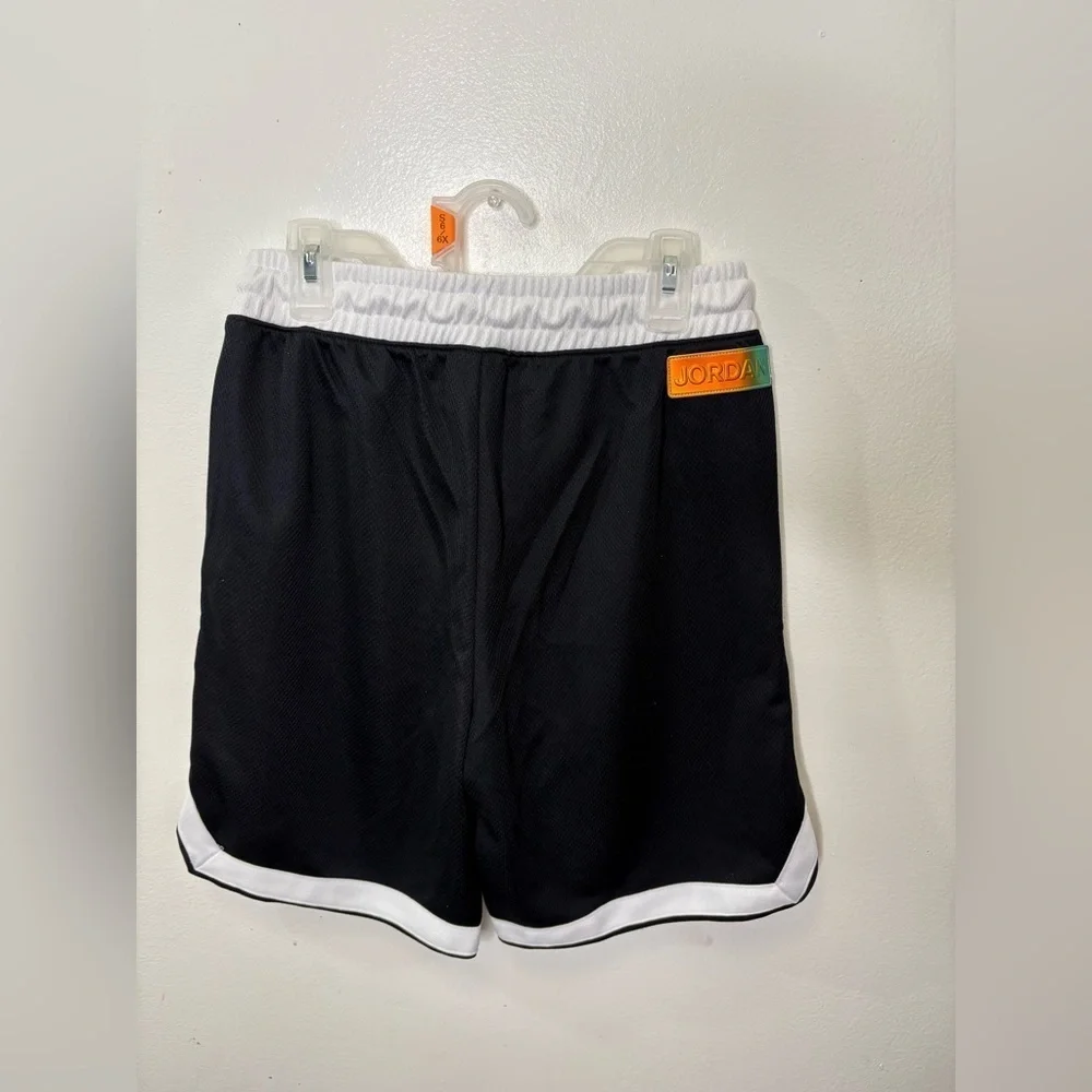 NWT Black and white boy jordans size large 12-13